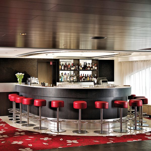 Avalon Visionary Panorama Lounge bar area